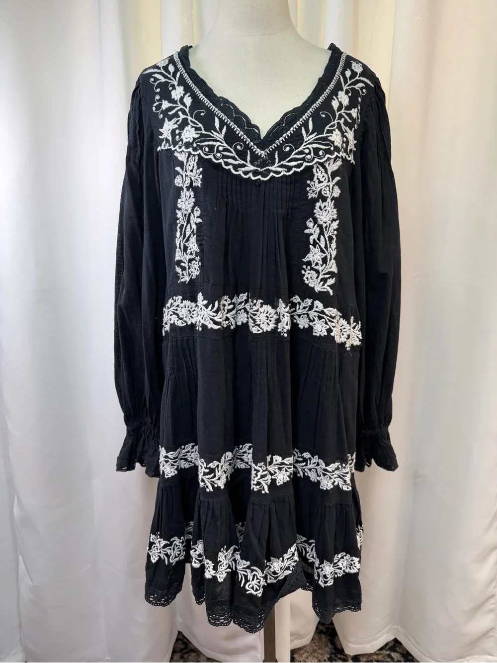 Anthropologie ‘Long-Sleeve Embroidered Pintuck Swing Mini Dress’ in Black Sz 1X